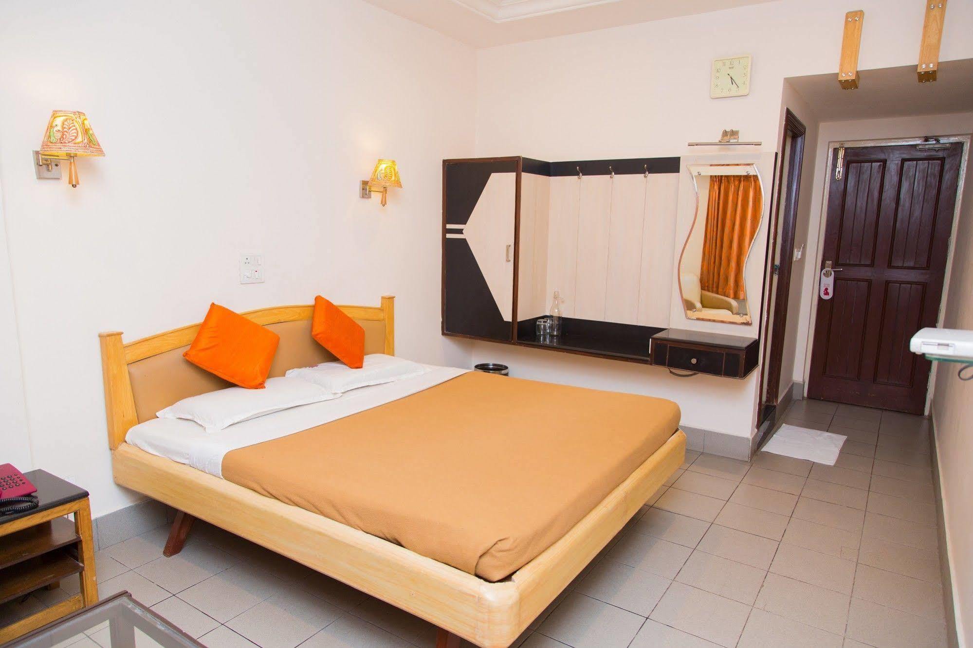 Fabhotel Kinnera Comforts Railway Station Визакхапатнам Екстериор снимка