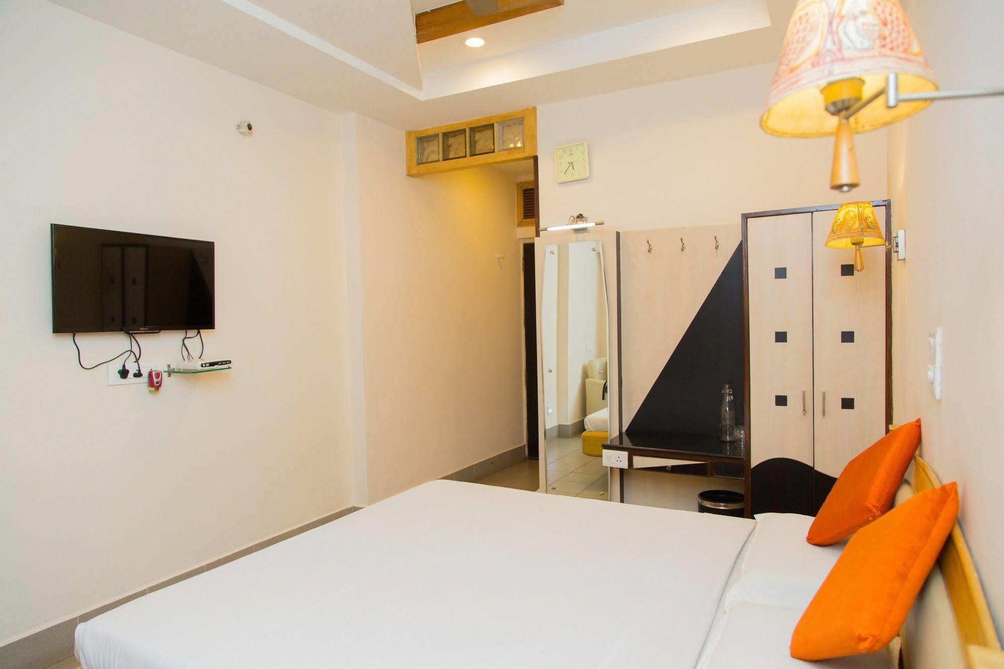 Fabhotel Kinnera Comforts Railway Station Визакхапатнам Екстериор снимка