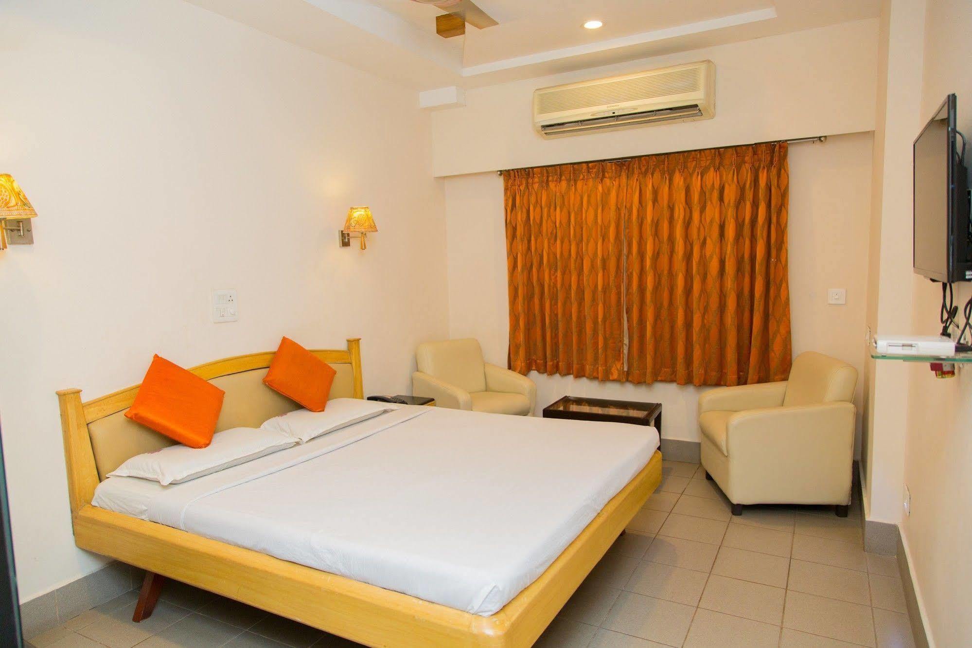 Fabhotel Kinnera Comforts Railway Station Визакхапатнам Екстериор снимка