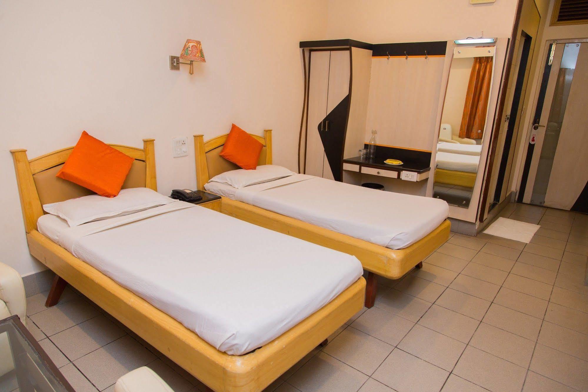 Fabhotel Kinnera Comforts Railway Station Визакхапатнам Екстериор снимка