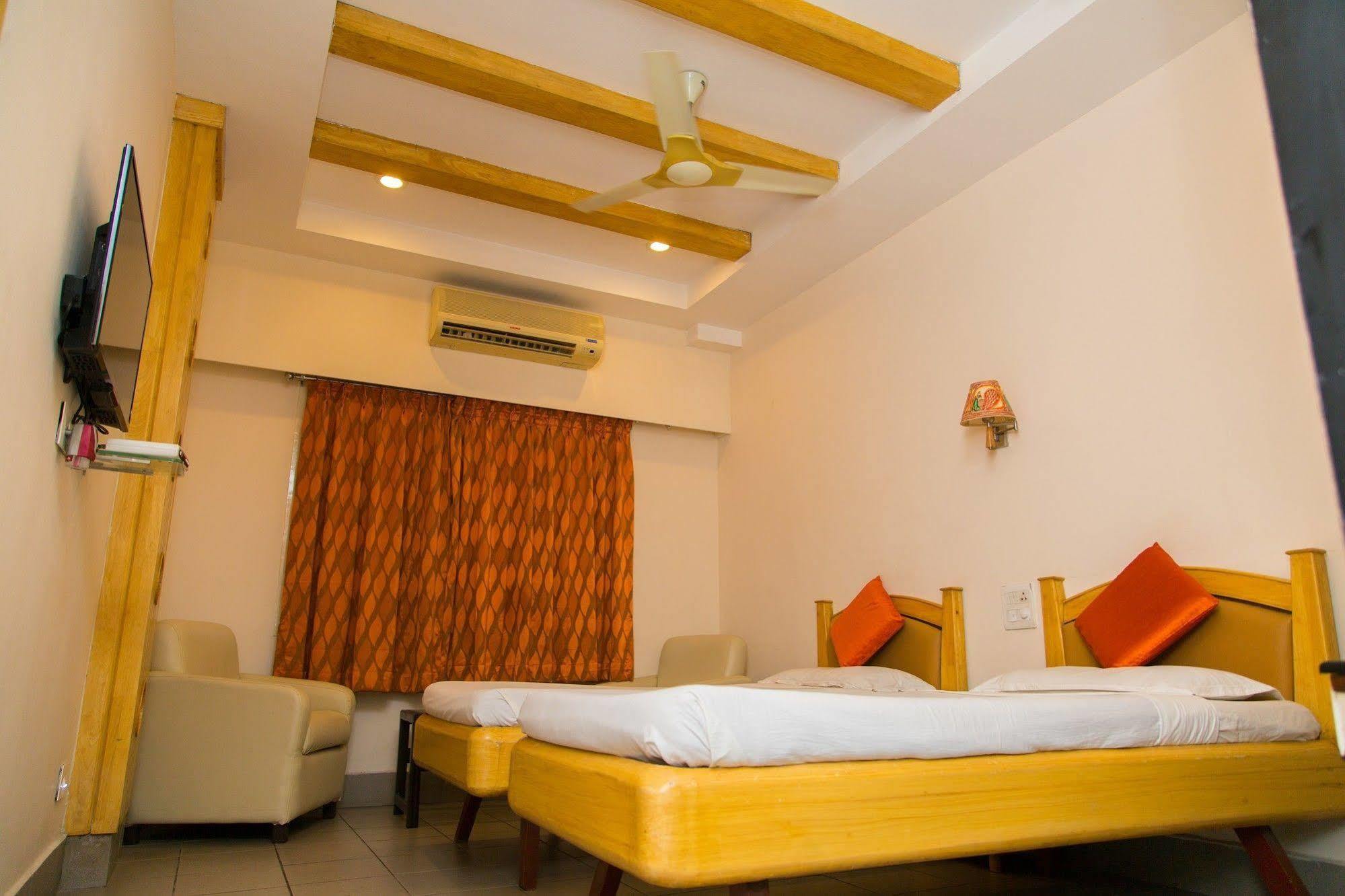 Fabhotel Kinnera Comforts Railway Station Визакхапатнам Екстериор снимка