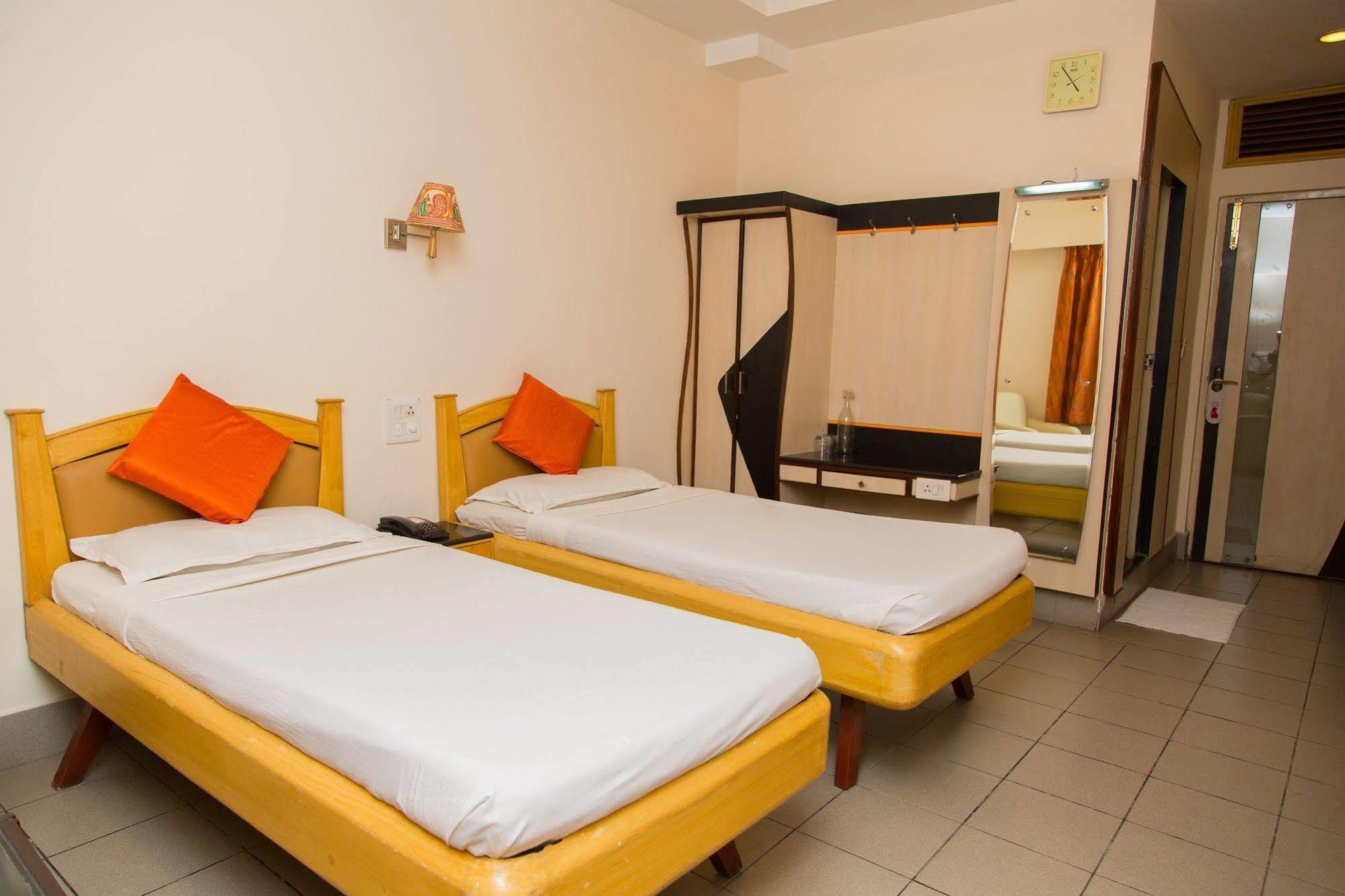 Fabhotel Kinnera Comforts Railway Station Визакхапатнам Екстериор снимка