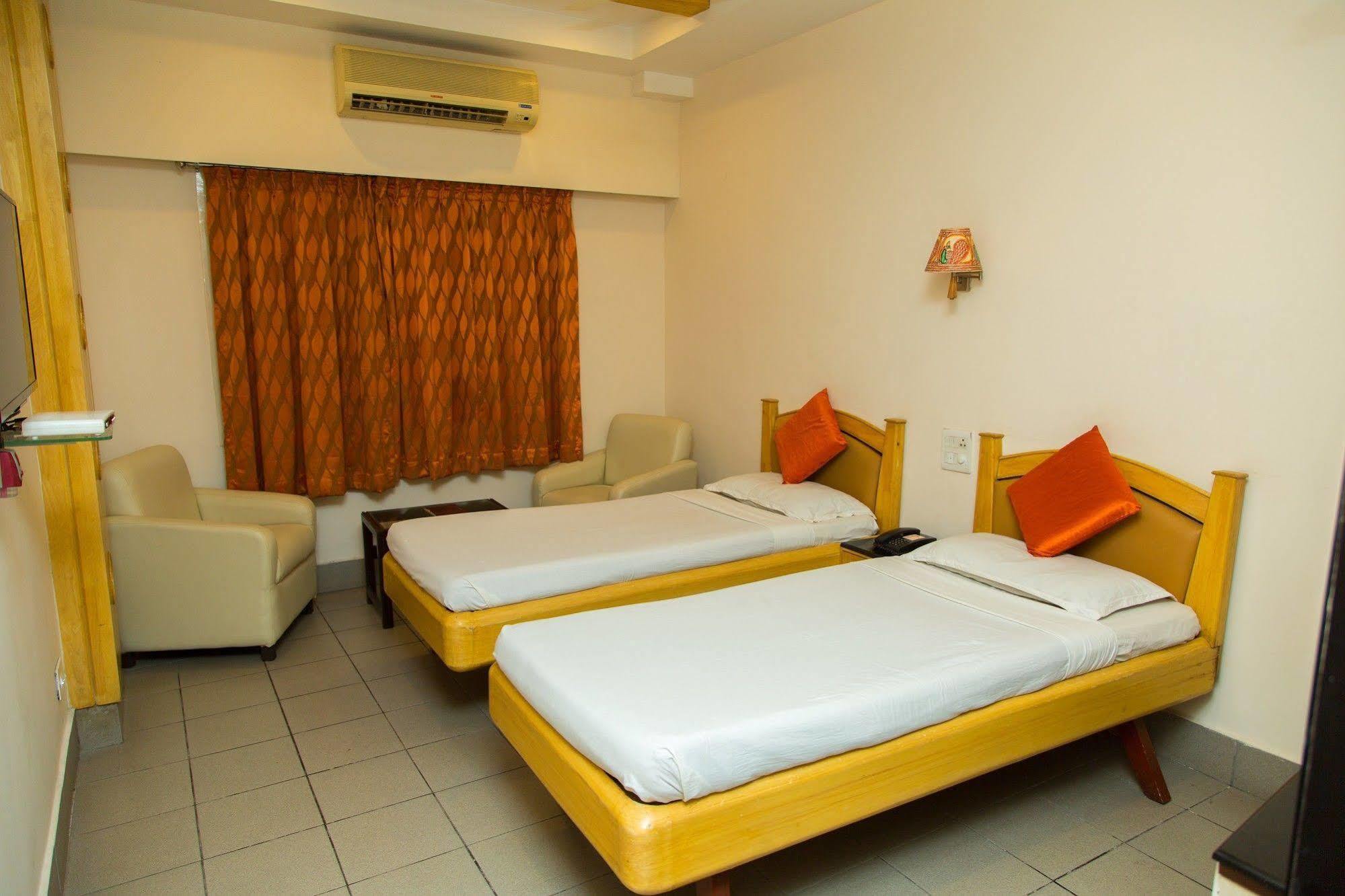 Fabhotel Kinnera Comforts Railway Station Визакхапатнам Екстериор снимка