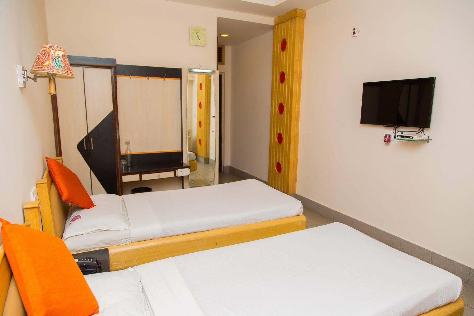 Fabhotel Kinnera Comforts Railway Station Визакхапатнам Екстериор снимка