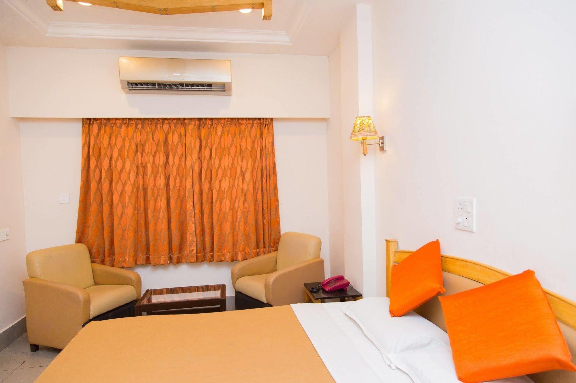 Fabhotel Kinnera Comforts Railway Station Визакхапатнам Екстериор снимка