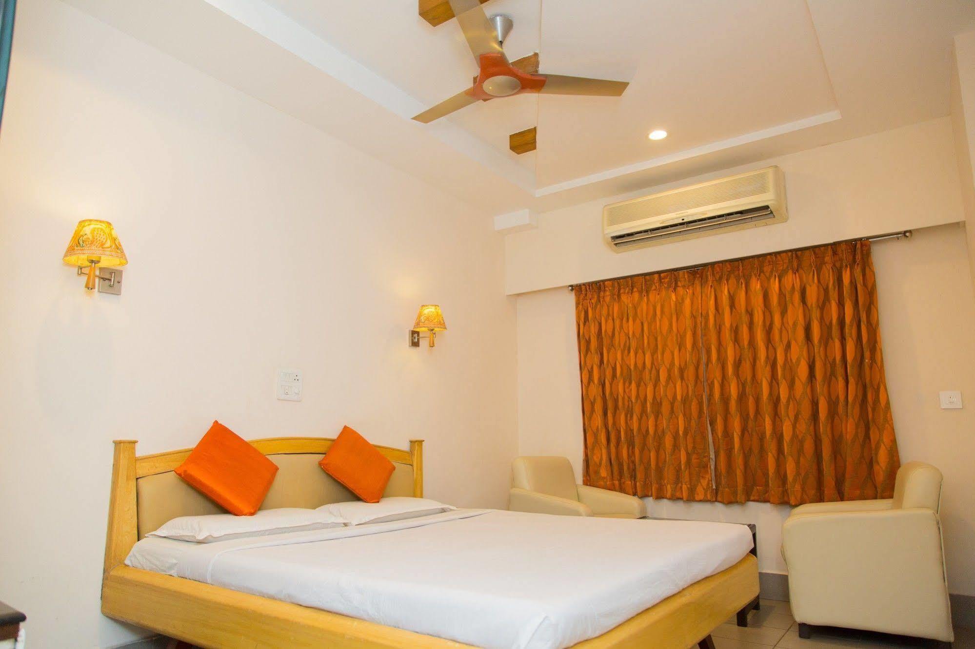Fabhotel Kinnera Comforts Railway Station Визакхапатнам Екстериор снимка
